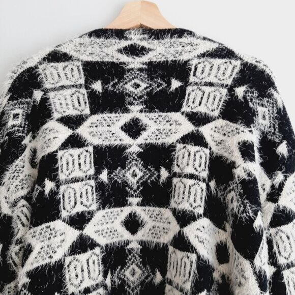 BESCA Wool Blend Fuzzy Open Front Cardigan Sweater B&W Tribal Geo Pattern Sz L - Picture 8 of 16